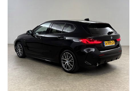 BMW 1-serie 118i M-sport Sfeerverl. LED Carplay Cruise Clima Virtual Navi PDC 17"LMV