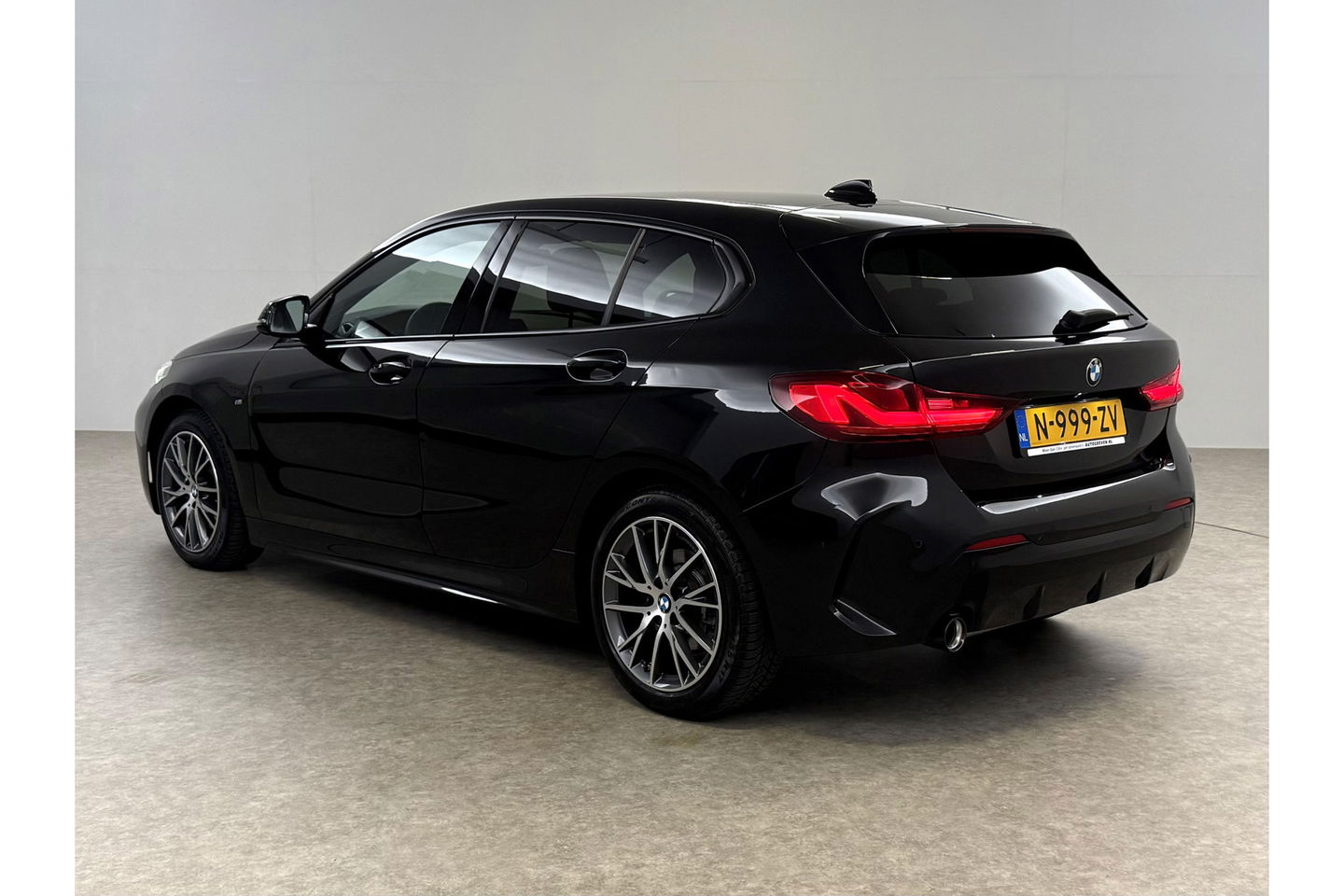BMW 1-serie 118i M-sport Sfeerverl. LED Carplay Cruise Clima Virtual Navi PDC 17"LMV
