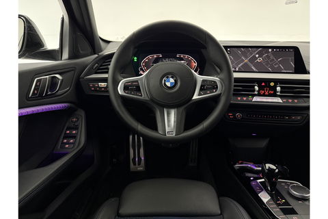 BMW 1-serie 118i M-sport Sfeerverl. LED Carplay Cruise Clima Virtual Navi PDC 17"LMV