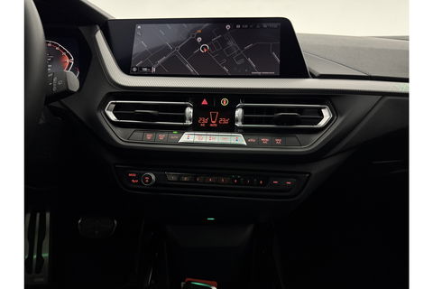 BMW 1-serie 118i M-sport Sfeerverl. LED Carplay Cruise Clima Virtual Navi PDC 17"LMV