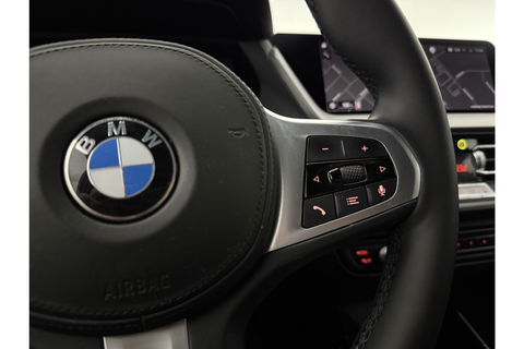 BMW 1-serie 118i M-sport Sfeerverl. LED Carplay Cruise Clima Virtual Navi PDC 17"LMV