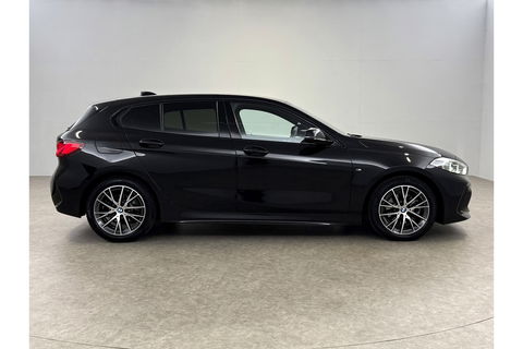 BMW 1-serie 118i M-sport Sfeerverl. LED Carplay Cruise Clima Virtual Navi PDC 17"LMV