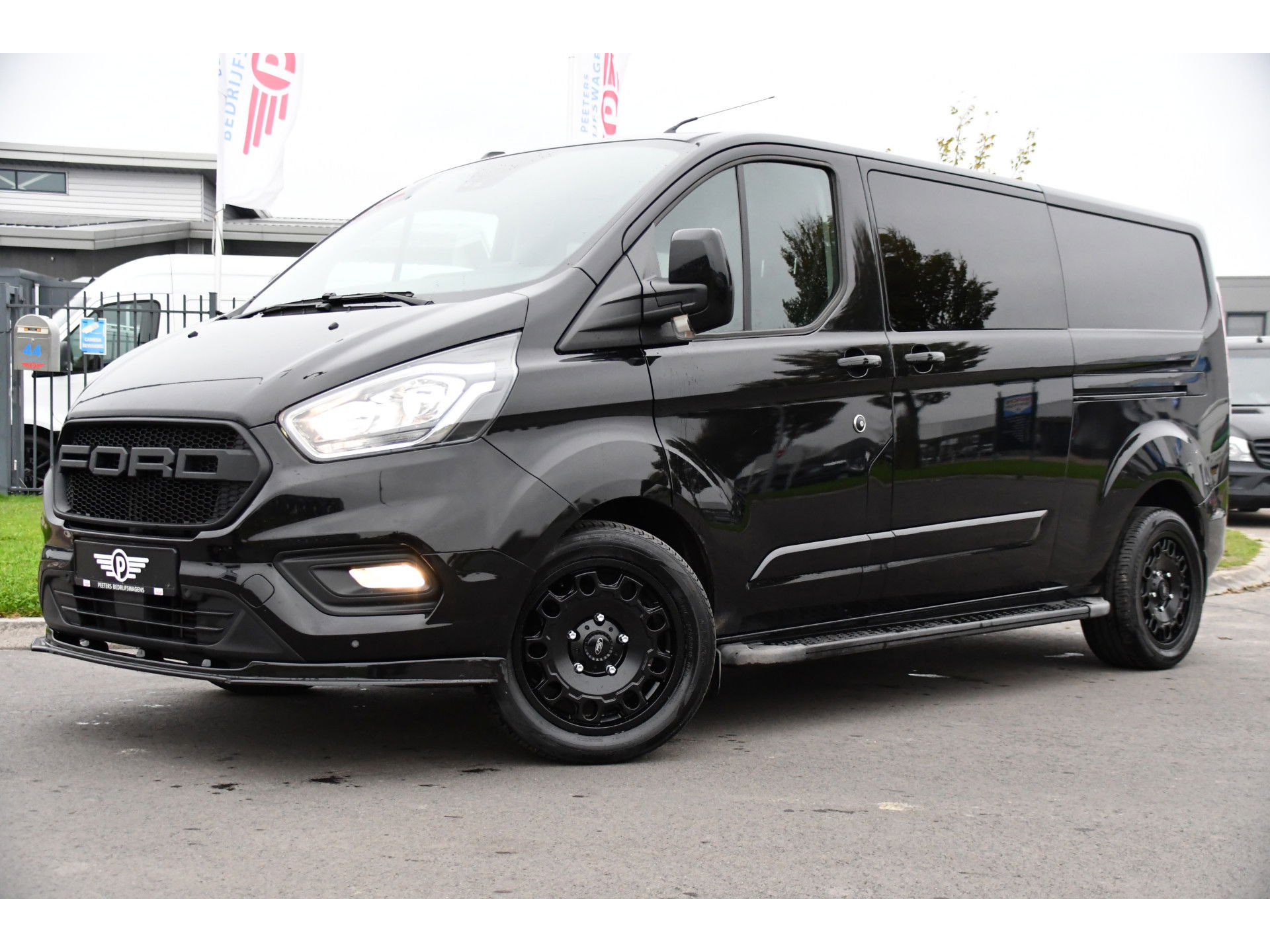 Ford Transit Custom 300 2.0 TDCI L2H1 Black Edition DC Limited Camera, Cruise, Carplay, Automaat, LED, Multimedia, Sensoren, 170PK, UNIEK!