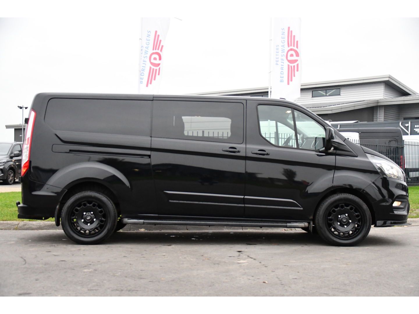 Ford Transit Custom 300 2.0 TDCI L2H1 Black Edition DC Limited Camera, Cruise, Carplay, Automaat, LED, Multimedia, Sensoren, 170PK, UNIEK!