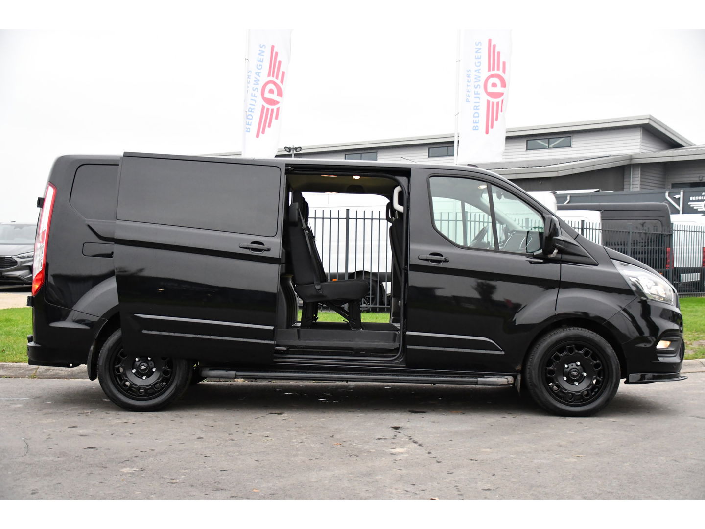 Ford Transit Custom 300 2.0 TDCI L2H1 Black Edition DC Limited Camera, Cruise, Carplay, Automaat, LED, Multimedia, Sensoren, 170PK, UNIEK!