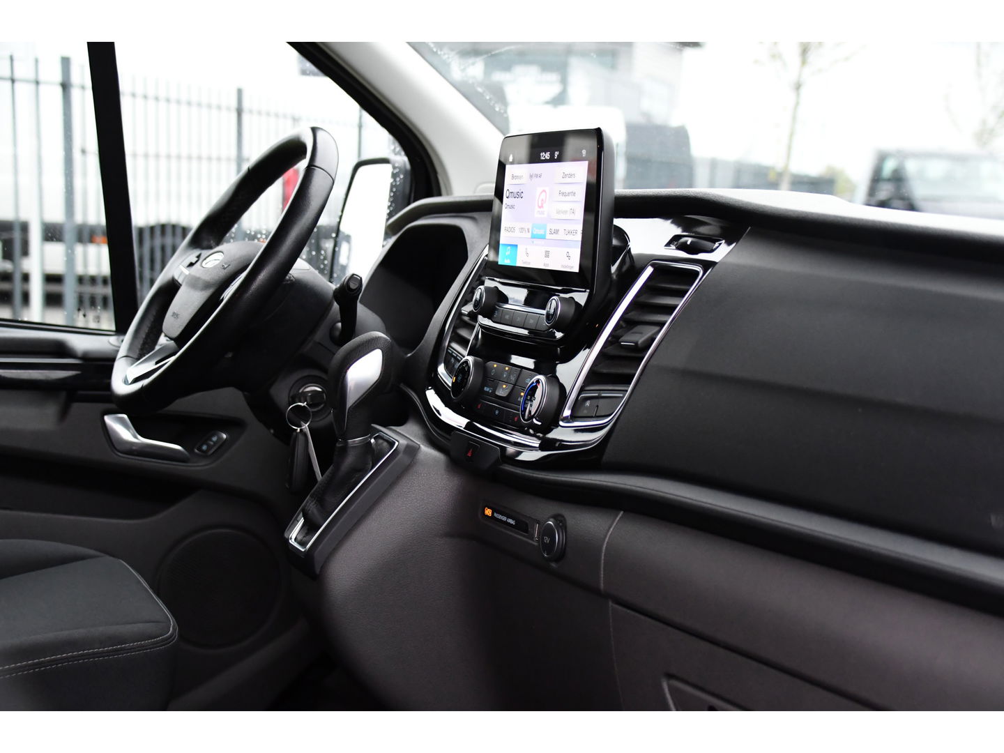 Ford Transit Custom 300 2.0 TDCI L2H1 Black Edition DC Limited Camera, Cruise, Carplay, Automaat, LED, Multimedia, Sensoren, 170PK, UNIEK!