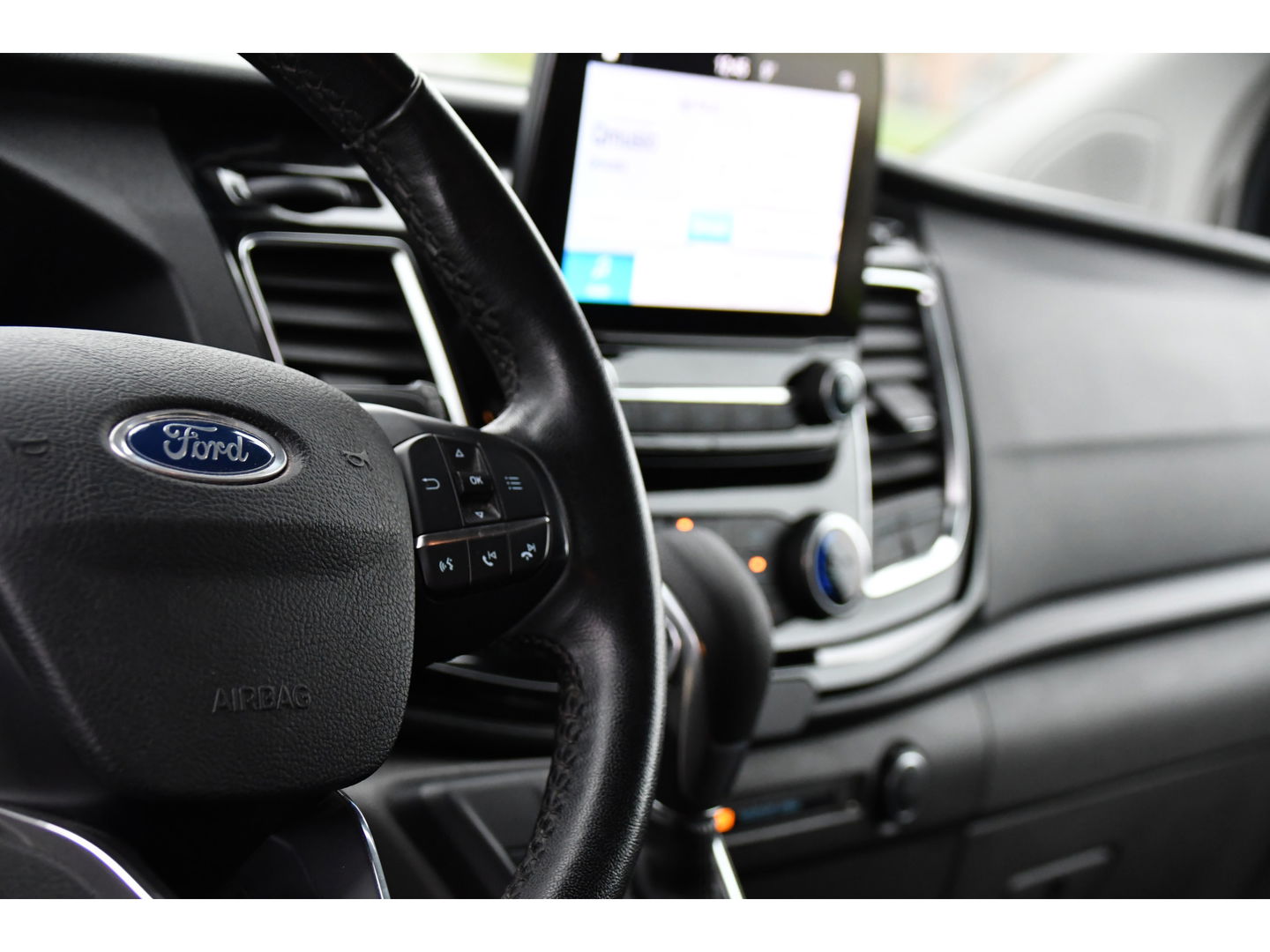 Ford Transit Custom 300 2.0 TDCI L2H1 Black Edition DC Limited Camera, Cruise, Carplay, Automaat, LED, Multimedia, Sensoren, 170PK, UNIEK!