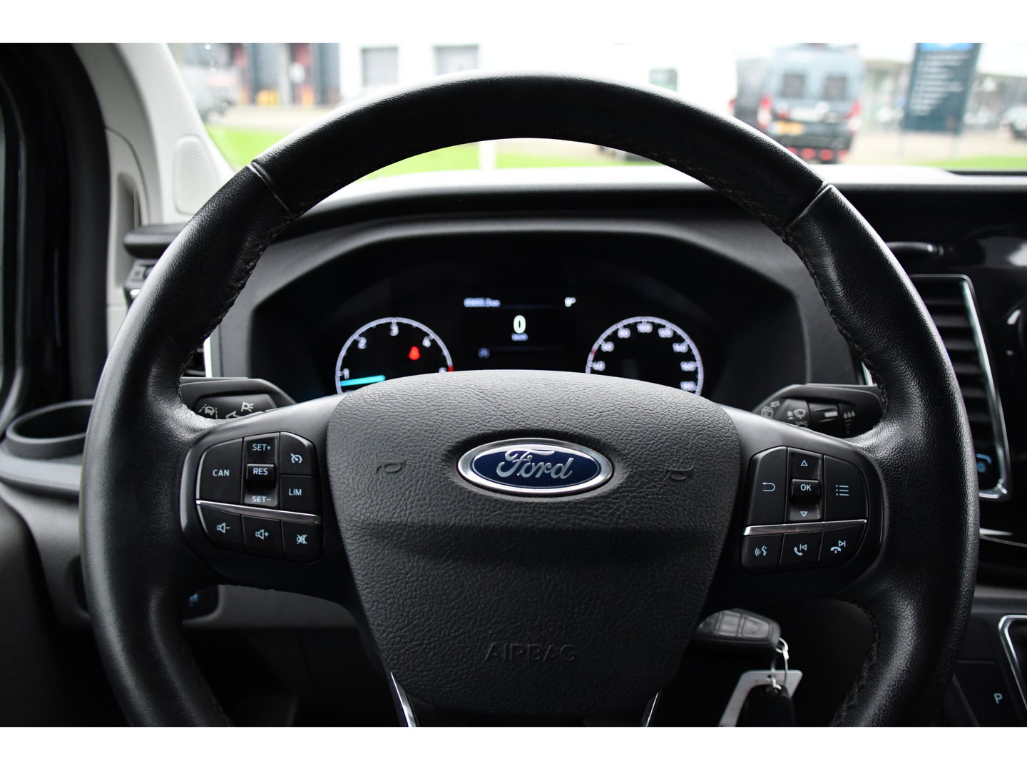 Ford Transit Custom 300 2.0 TDCI L2H1 Black Edition DC Limited Camera, Cruise, Carplay, Automaat, LED, Multimedia, Sensoren, 170PK, UNIEK!