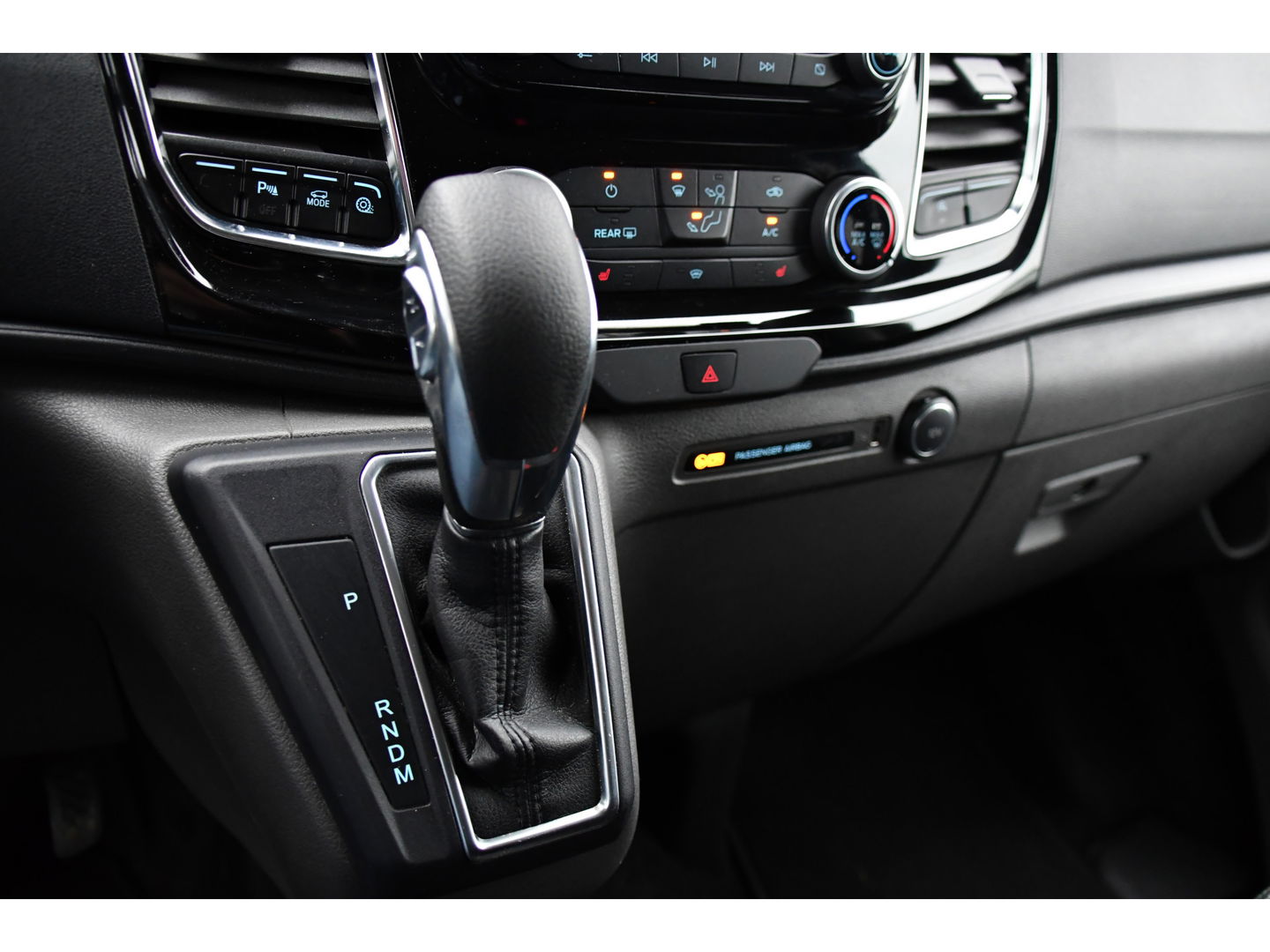 Ford Transit Custom 300 2.0 TDCI L2H1 Black Edition DC Limited Camera, Cruise, Carplay, Automaat, LED, Multimedia, Sensoren, 170PK, UNIEK!