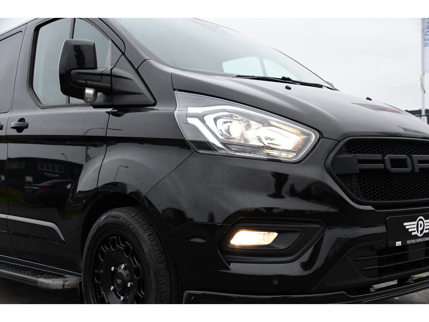 Ford Transit Custom 300 2.0 TDCI L2H1 Black Edition DC Limited Camera, Cruise, Carplay, Automaat, LED, Multimedia, Sensoren, 170PK, UNIEK!