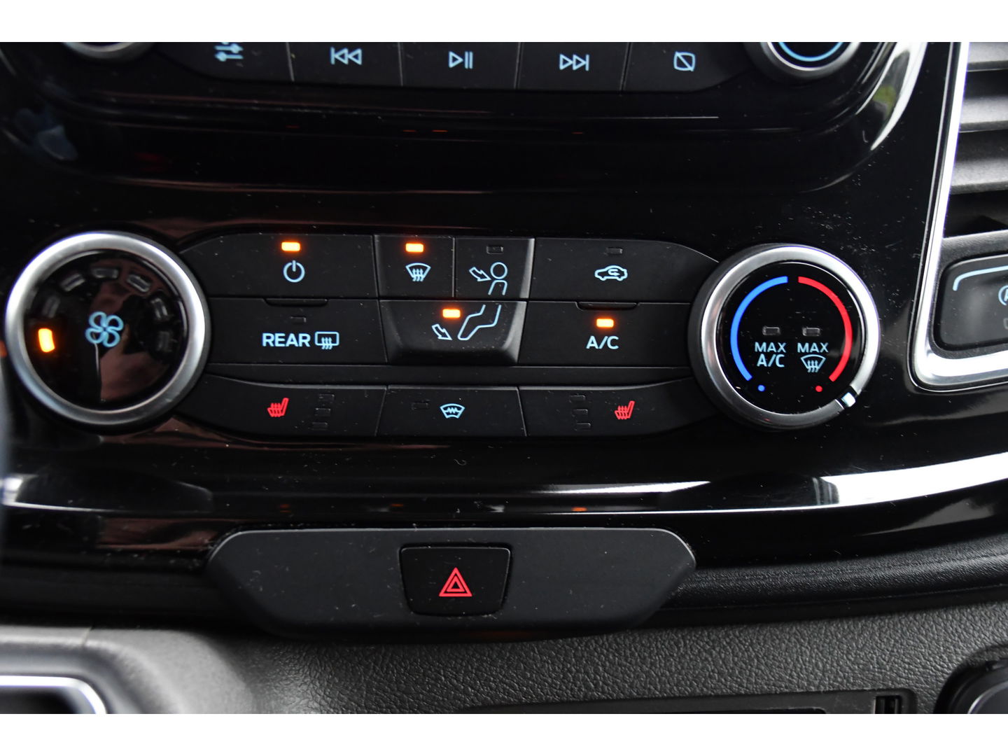 Ford Transit Custom 300 2.0 TDCI L2H1 Black Edition DC Limited Camera, Cruise, Carplay, Automaat, LED, Multimedia, Sensoren, 170PK, UNIEK!
