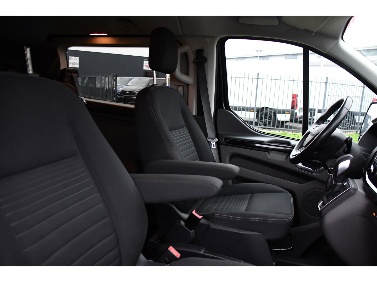Ford Transit Custom 300 2.0 TDCI L2H1 Black Edition DC Limited Camera, Cruise, Carplay, Automaat, LED, Multimedia, Sensoren, 170PK, UNIEK!
