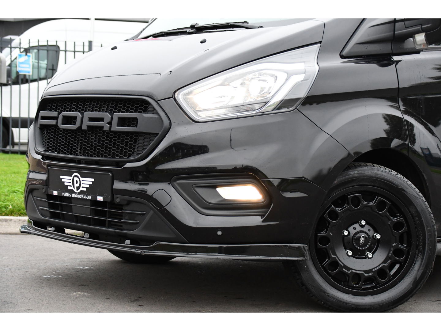 Ford Transit Custom 300 2.0 TDCI L2H1 Black Edition DC Limited Camera, Cruise, Carplay, Automaat, LED, Multimedia, Sensoren, 170PK, UNIEK!