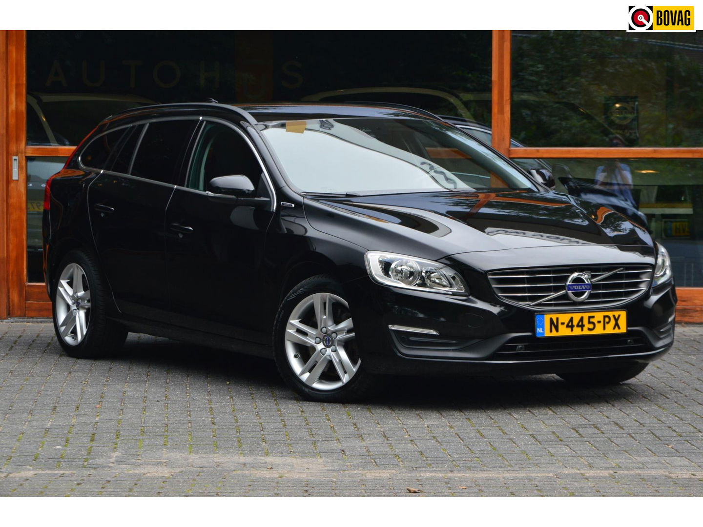 Volvo V60 2.4 D5 Twin Engine Special Edition | Stuur + Stoel Verwarmd | Trekhaak | Bluetooth | Cruise Control | Leer |