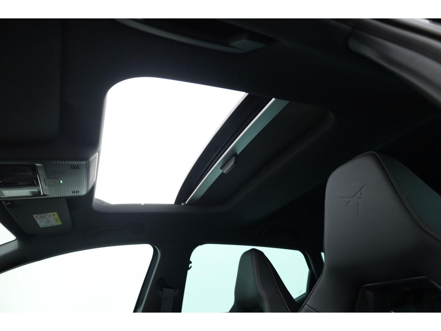 CUPRA Leon 1.4 e-Hybrid VZ 245pk | Pano | Camera | Adapt. Cruise | Keyless | Stoel- Stuurverw.