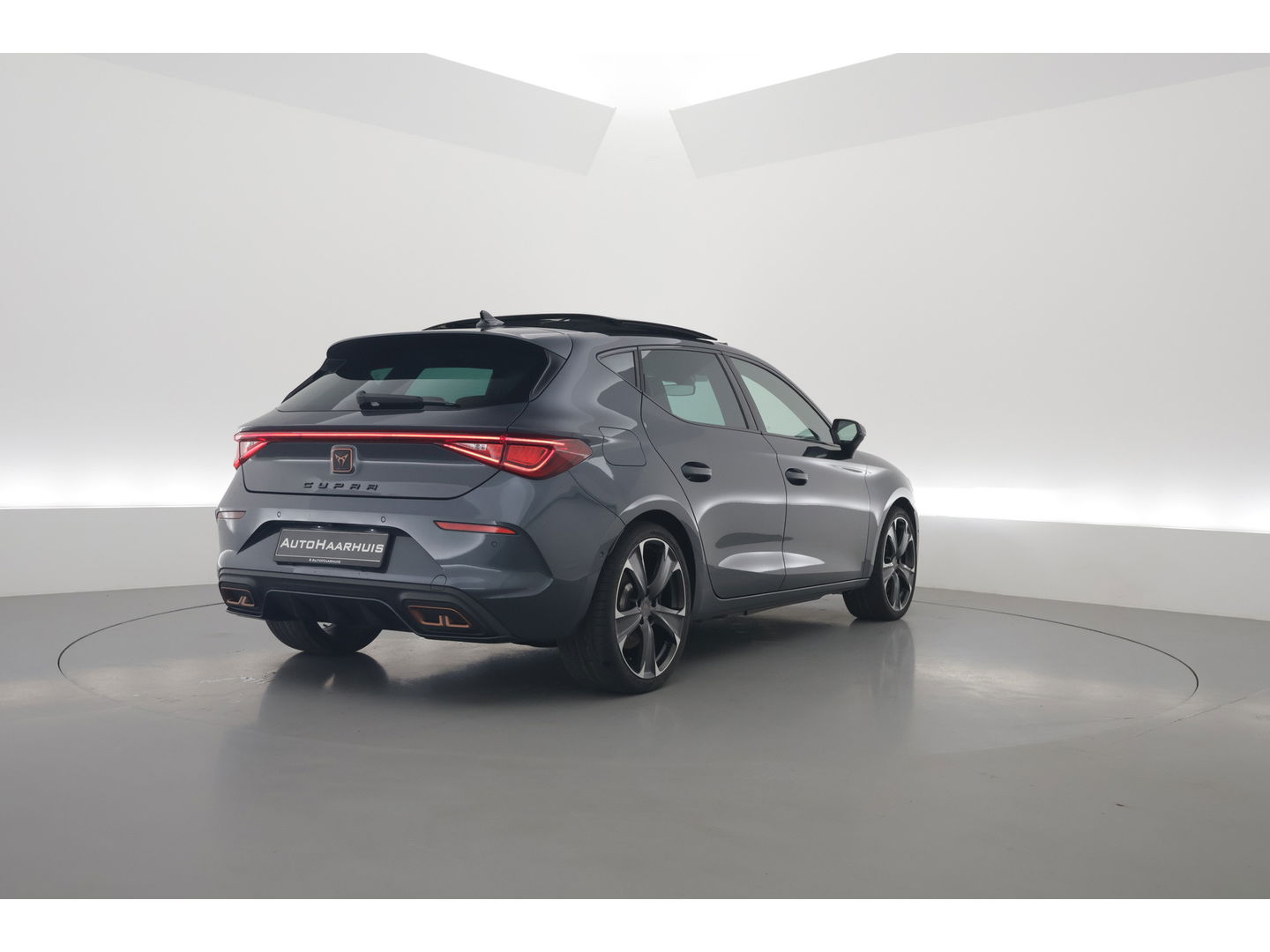 CUPRA Leon 1.4 e-Hybrid VZ 245pk | Pano | Camera | Adapt. Cruise | Keyless | Stoel- Stuurverw.