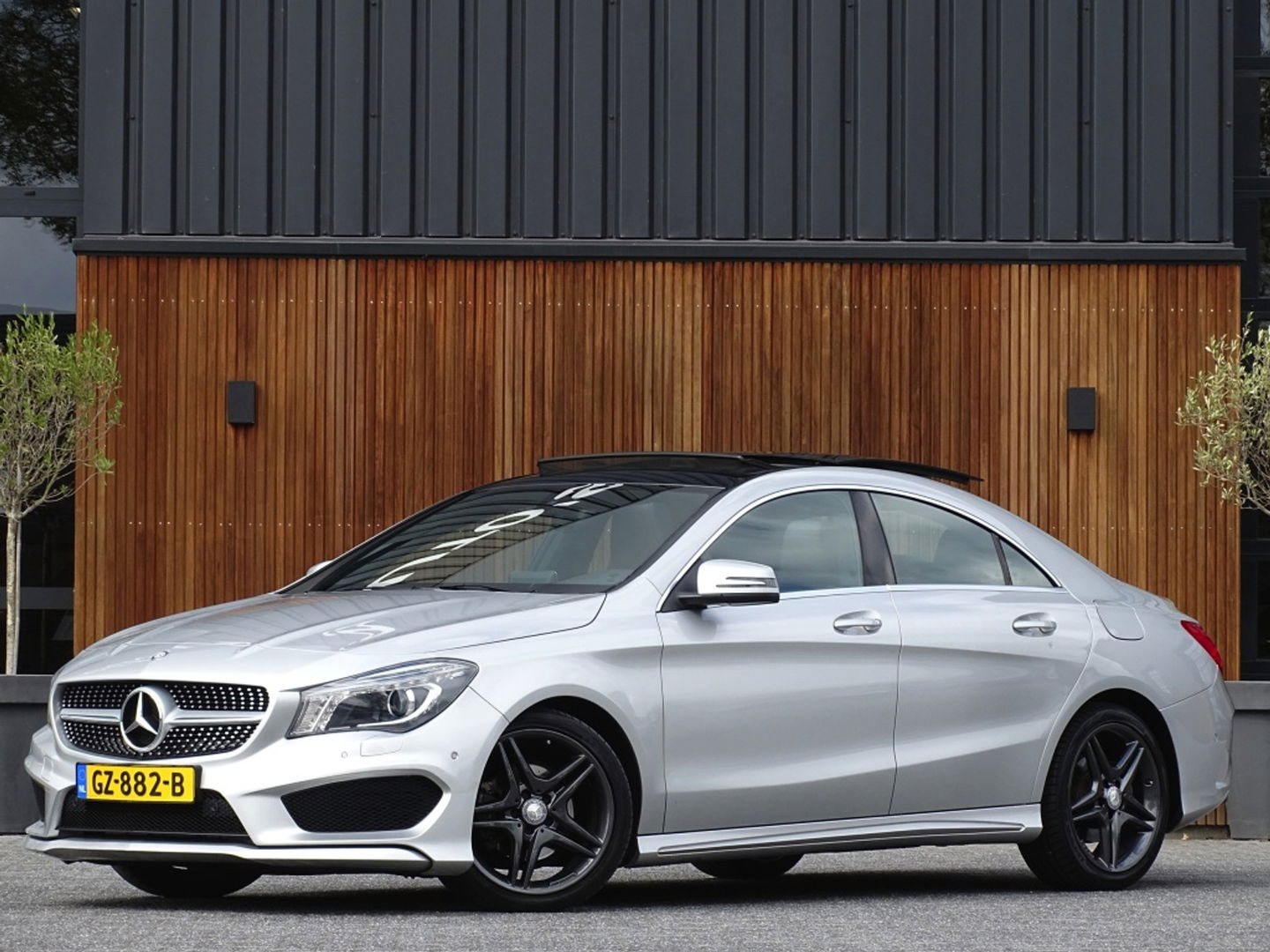 Mercedes-Benz CLA-Klasse 180 automaat / AMG pakket / panorama / *NAP*