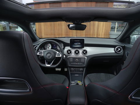 Mercedes-Benz CLA-Klasse 180 automaat / AMG pakket / panorama / *NAP*