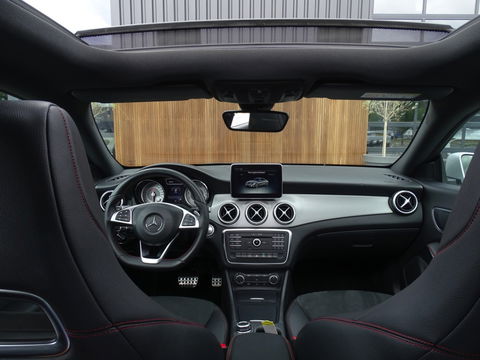 Mercedes-Benz CLA-Klasse 180 automaat / AMG pakket / panorama / *NAP*