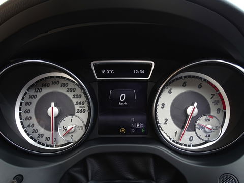 Mercedes-Benz CLA-Klasse 180 automaat / AMG pakket / panorama / *NAP*