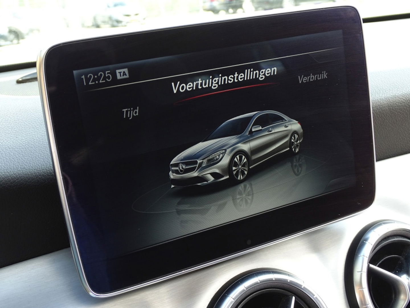 Mercedes-Benz CLA-Klasse 180 automaat / AMG pakket / panorama / *NAP*