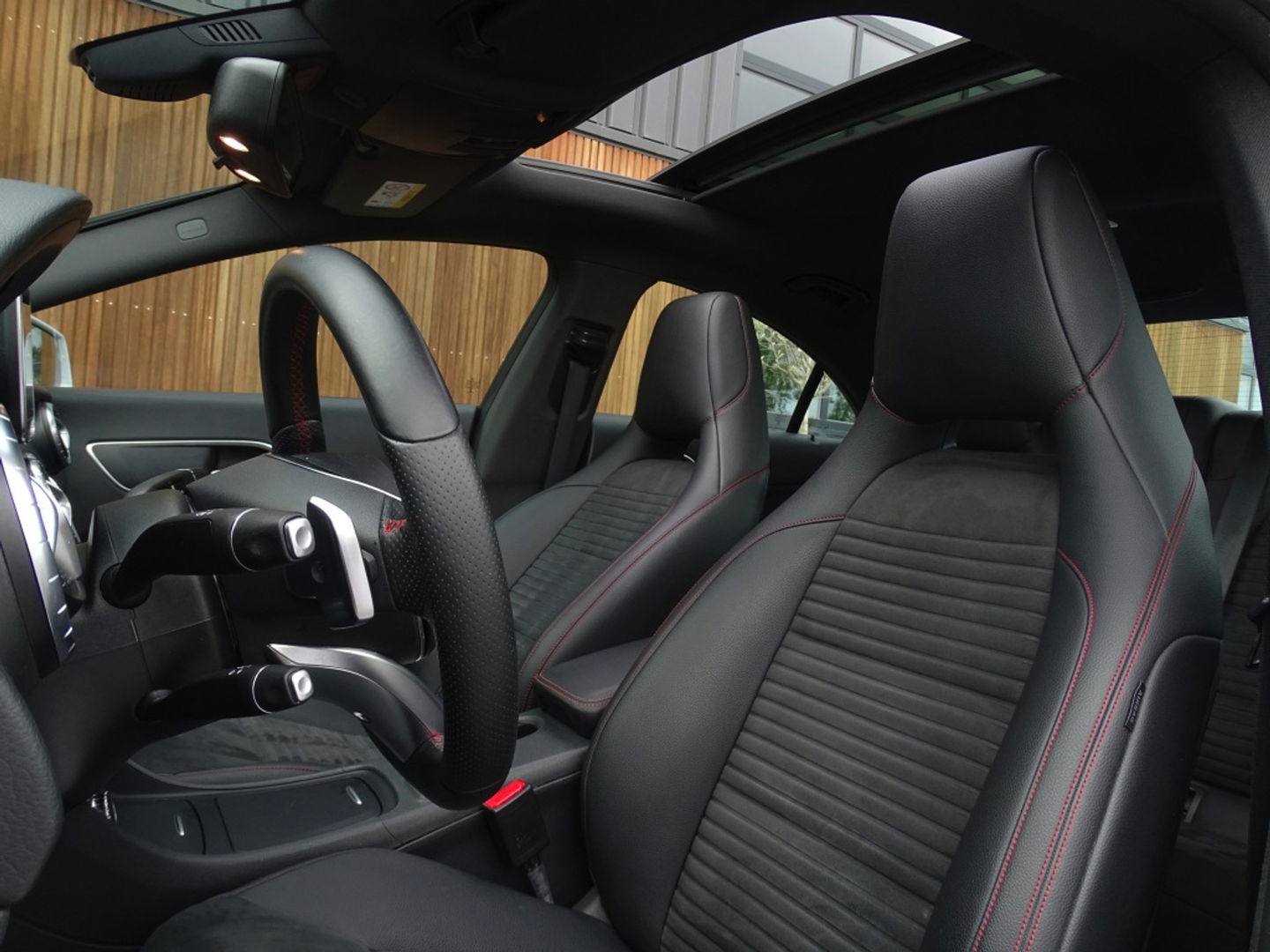 Mercedes-Benz CLA-Klasse 180 automaat / AMG pakket / panorama / *NAP*