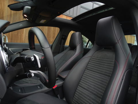 Mercedes-Benz CLA-Klasse 180 automaat / AMG pakket / panorama / *NAP*