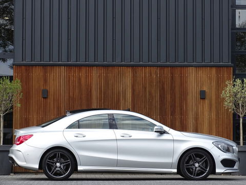 Mercedes-Benz CLA-Klasse 180 automaat / AMG pakket / panorama / *NAP*