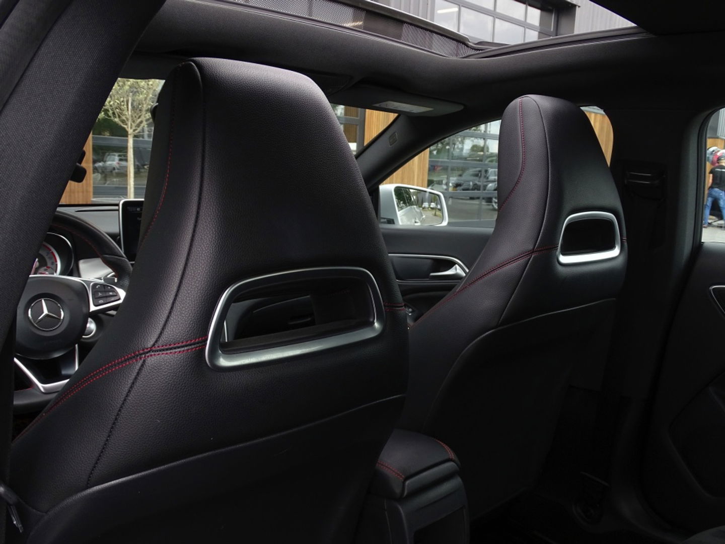 Mercedes-Benz CLA-Klasse 180 automaat / AMG pakket / panorama / *NAP*