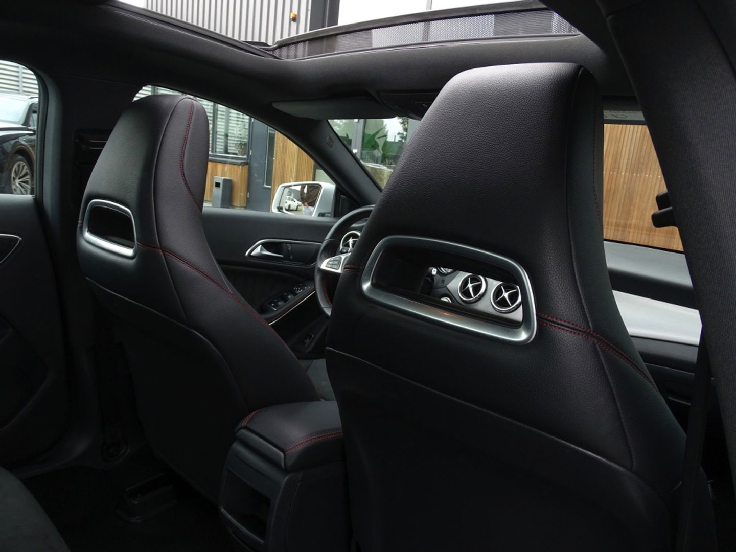 Mercedes-Benz CLA-Klasse 180 automaat / AMG pakket / panorama / *NAP*