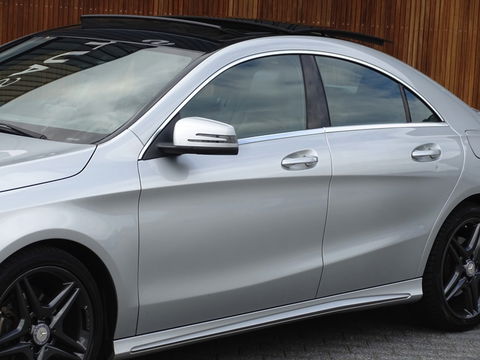 Mercedes-Benz CLA-Klasse 180 automaat / AMG pakket / panorama / *NAP*