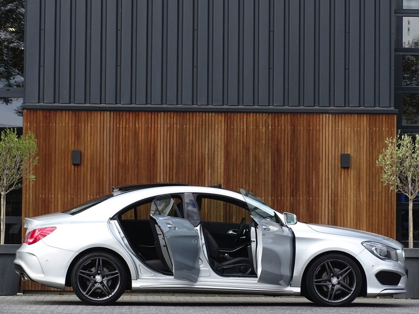 Mercedes-Benz CLA-Klasse 180 automaat / AMG pakket / panorama / *NAP*