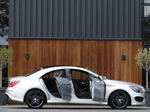 Mercedes-Benz CLA-Klasse 180 automaat / AMG pakket / panorama / *NAP*