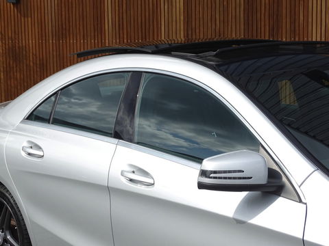 Mercedes-Benz CLA-Klasse 180 automaat / AMG pakket / panorama / *NAP*