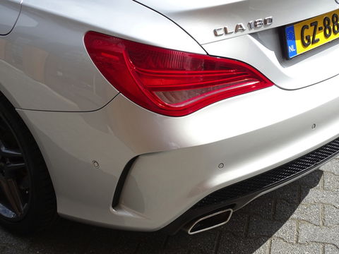 Mercedes-Benz CLA-Klasse 180 automaat / AMG pakket / panorama / *NAP*