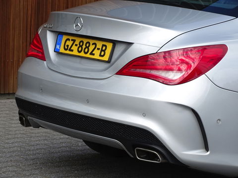 Mercedes-Benz CLA-Klasse 180 automaat / AMG pakket / panorama / *NAP*