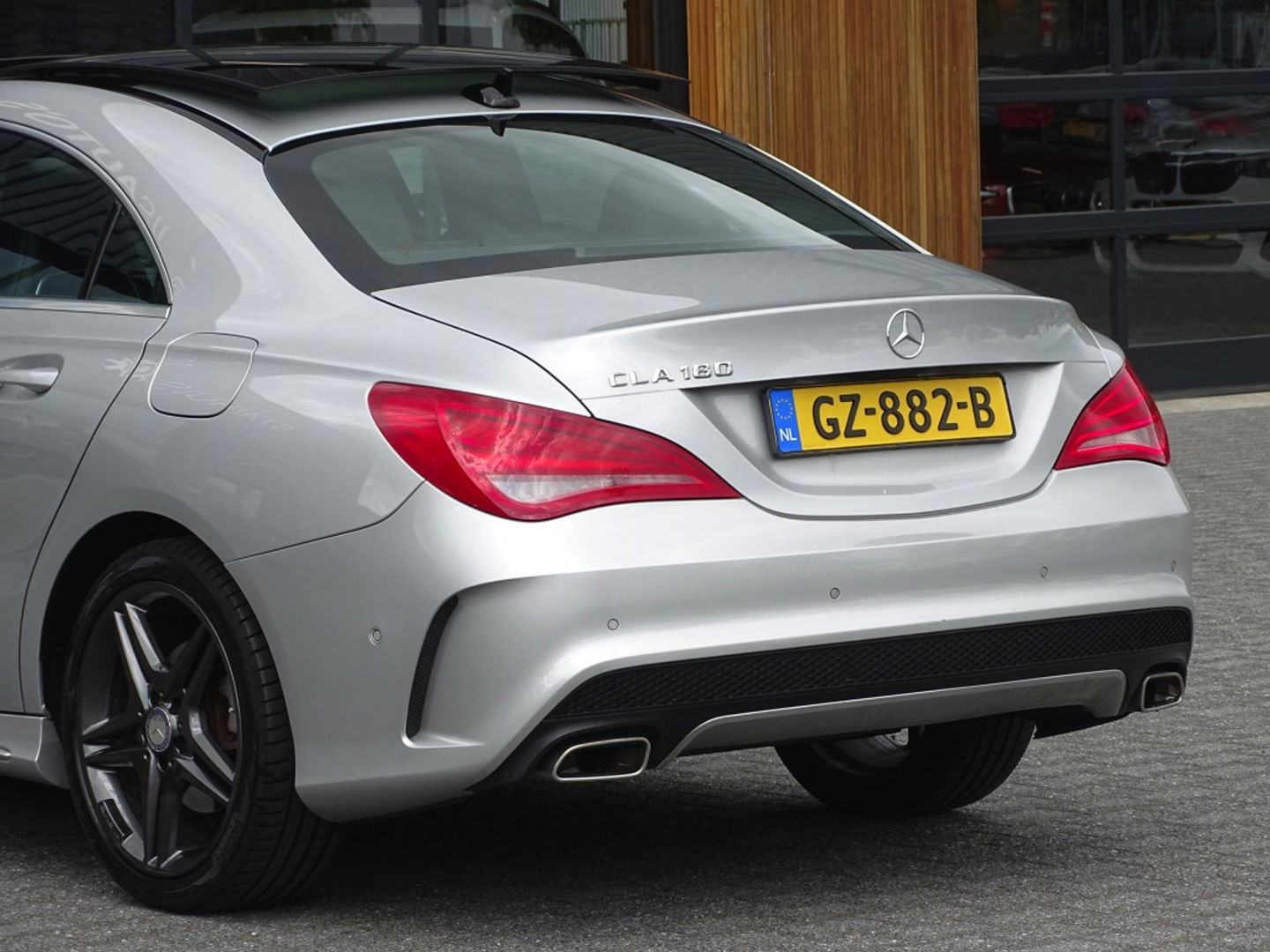 Mercedes-Benz CLA-Klasse 180 automaat / AMG pakket / panorama / *NAP*