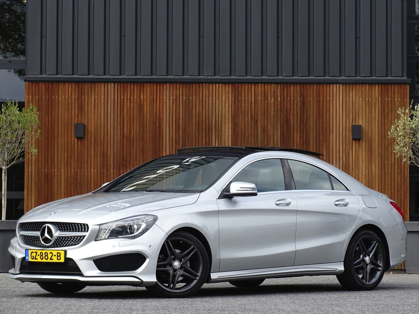 Mercedes-Benz CLA-Klasse 180 automaat / AMG pakket / panorama / *NAP*