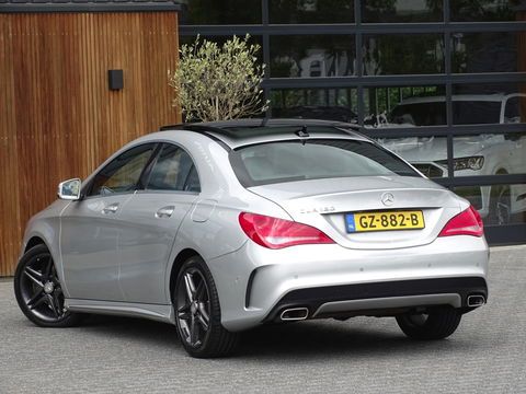Mercedes-Benz CLA-Klasse 180 automaat / AMG pakket / panorama / *NAP*