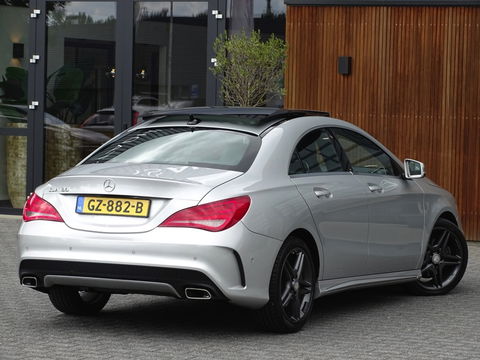 Mercedes-Benz CLA-Klasse 180 automaat / AMG pakket / panorama / *NAP*