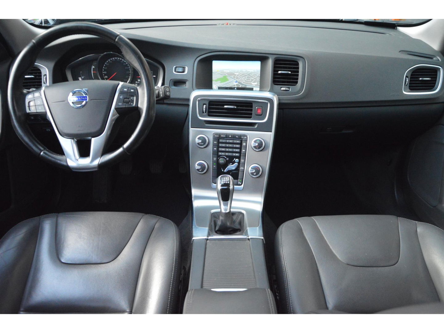 Volvo V60 T4 Summum | Panoramadak | Stoelverwarming | Trekhaak 1600KG | Cruise | Bluetooth |