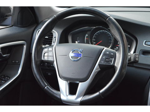 Volvo V60 T4 Summum | Panoramadak | Stoelverwarming | Trekhaak 1600KG | Cruise | Bluetooth |