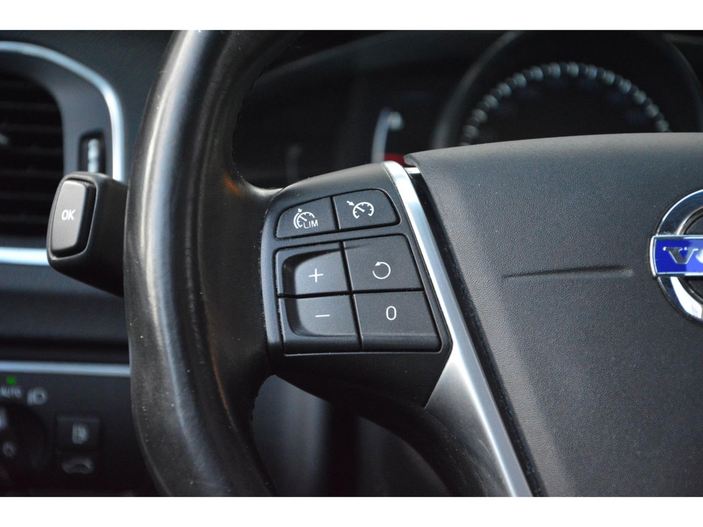 Volvo V60 T4 Summum | Panoramadak | Stoelverwarming | Trekhaak 1600KG | Cruise | Bluetooth |