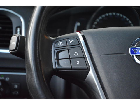 Volvo V60 T4 Summum | Panoramadak | Stoelverwarming | Trekhaak 1600KG | Cruise | Bluetooth |