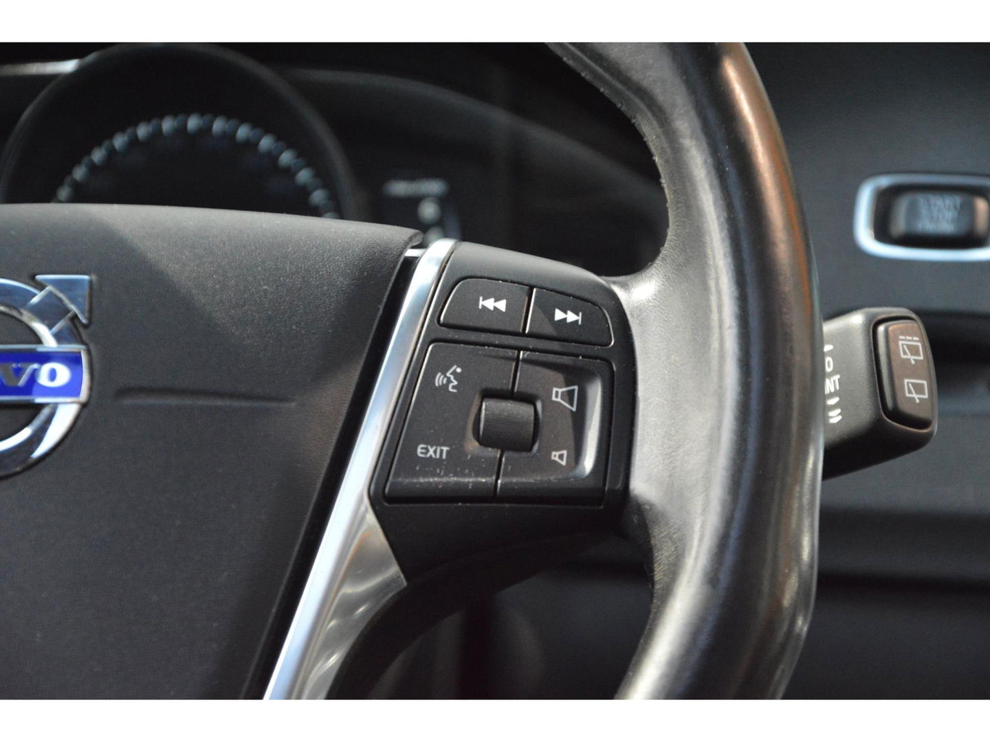 Volvo V60 T4 Summum | Panoramadak | Stoelverwarming | Trekhaak 1600KG | Cruise | Bluetooth |