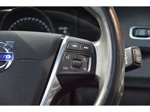 Volvo V60 T4 Summum | Panoramadak | Stoelverwarming | Trekhaak 1600KG | Cruise | Bluetooth |