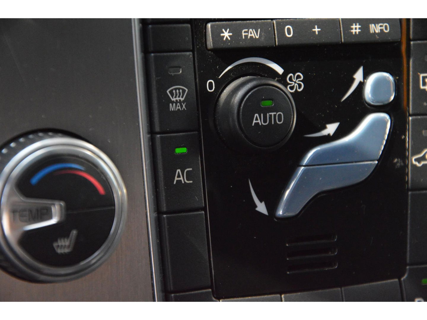 Volvo V60 T4 Summum | Panoramadak | Stoelverwarming | Trekhaak 1600KG | Cruise | Bluetooth |