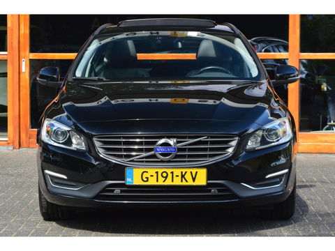 Volvo V60 T4 Summum | Panoramadak | Stoelverwarming | Trekhaak 1600KG | Cruise | Bluetooth |