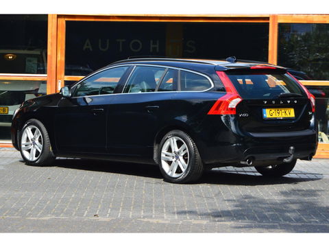 Volvo V60 T4 Summum | Panoramadak | Stoelverwarming | Trekhaak 1600KG | Cruise | Bluetooth |