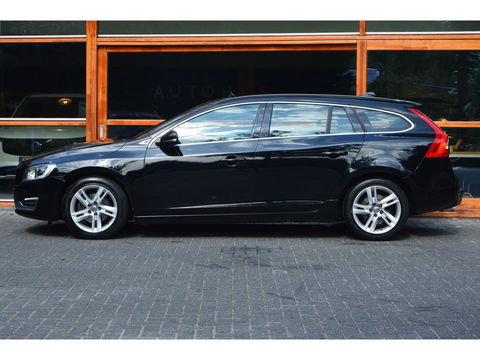 Volvo V60 T4 Summum | Panoramadak | Stoelverwarming | Trekhaak 1600KG | Cruise | Bluetooth |
